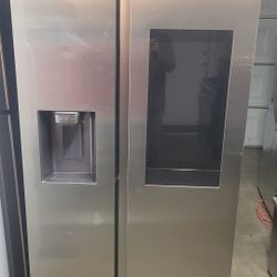 SAMSUNG  SMART HUB REFRIGERATOR WORKS GREAT CAN DELIVER 