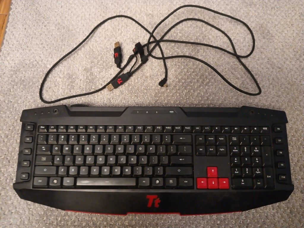 Ttesports Challenger Ultimate Gaming Illuminated Keyboard With Cloth Carry Case And Cable