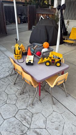 Sturdy table & toys