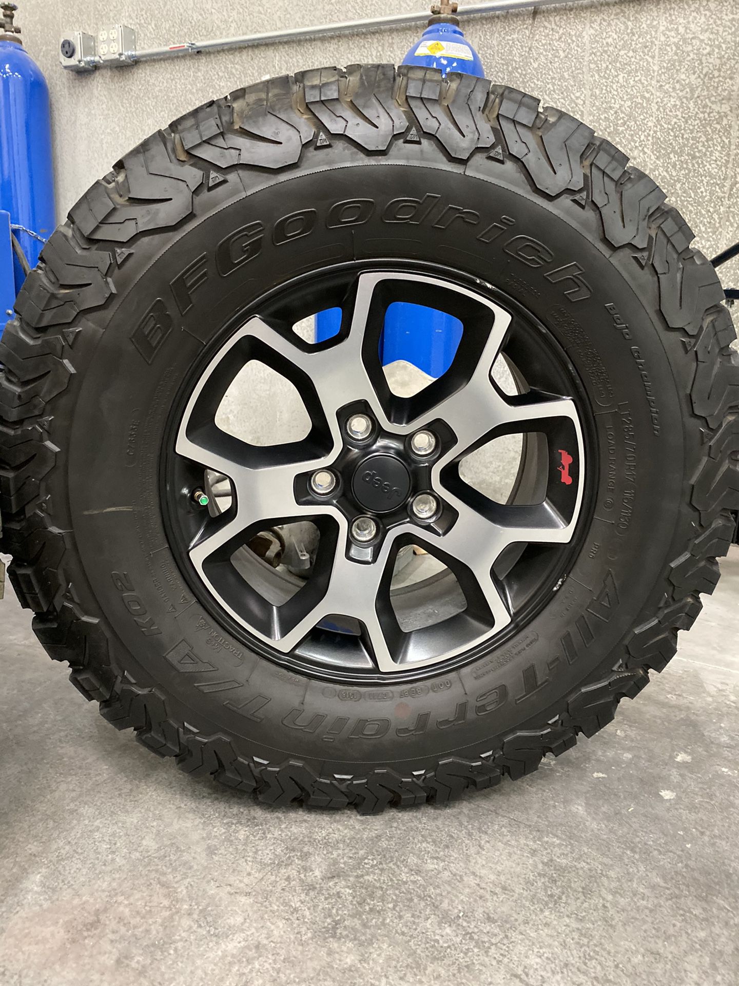 2018 Jeep JL Rubicon Stock Wheels & Tires