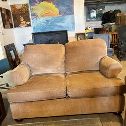 Broyhill Loveseat 56x33x33.5