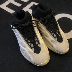 Yeezy 700 V3