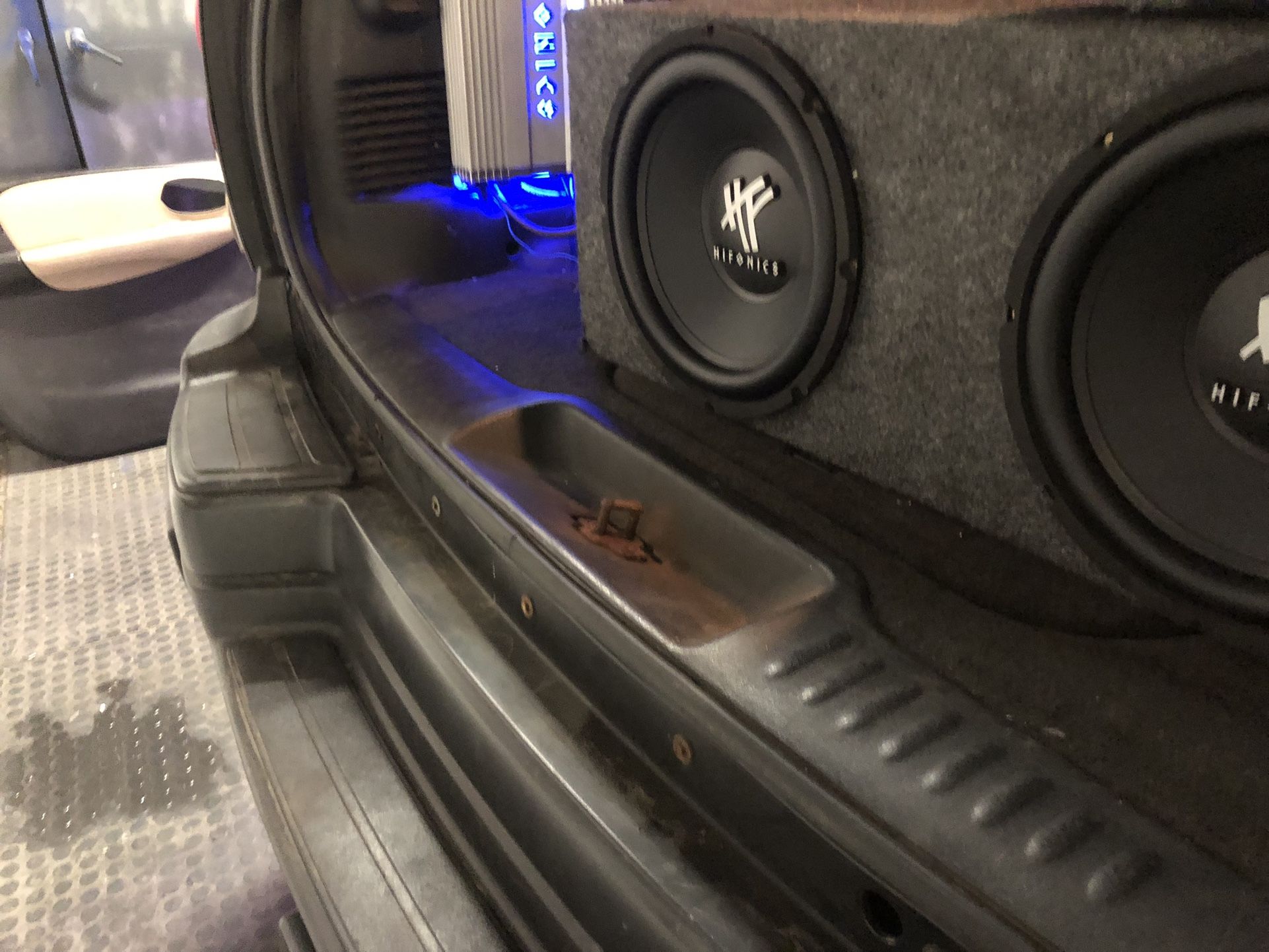 2-12 Inch Hifonics Subwoofer With Box HFX12D4
