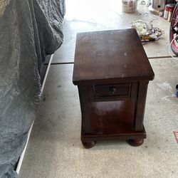 End Table Good Condition With Drawer