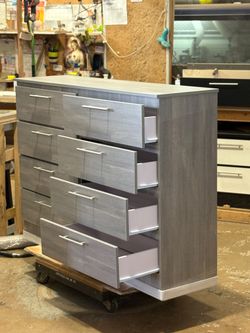 Dresser Rio