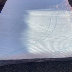 Brand New King Size Tempur Pedic Pro Adapt Firm Mattress!