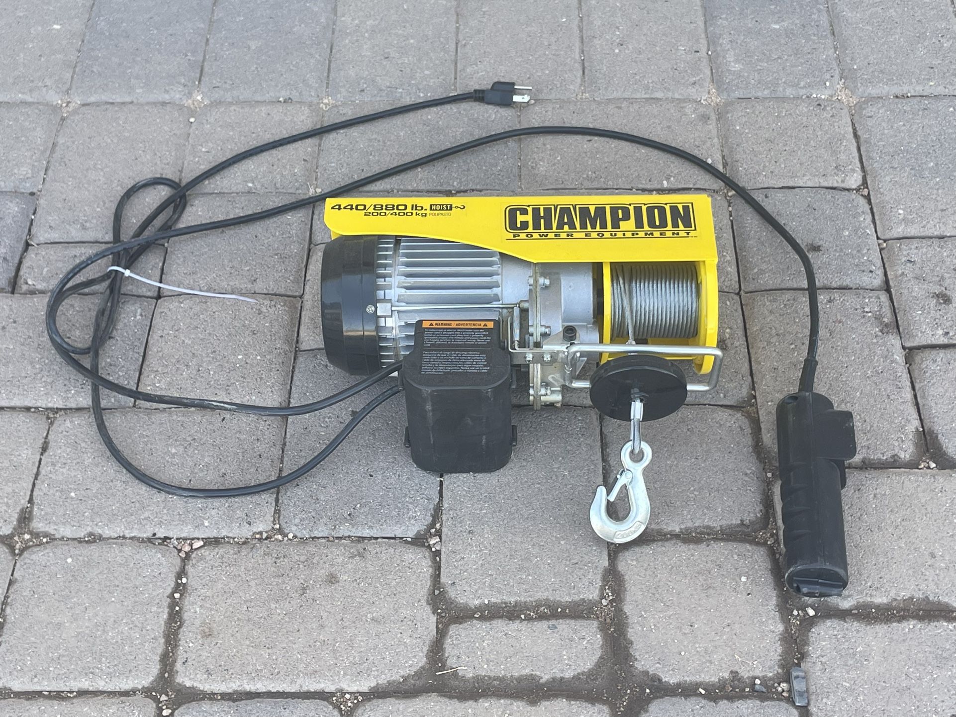 Champion 440/880lb Hoist With Remote