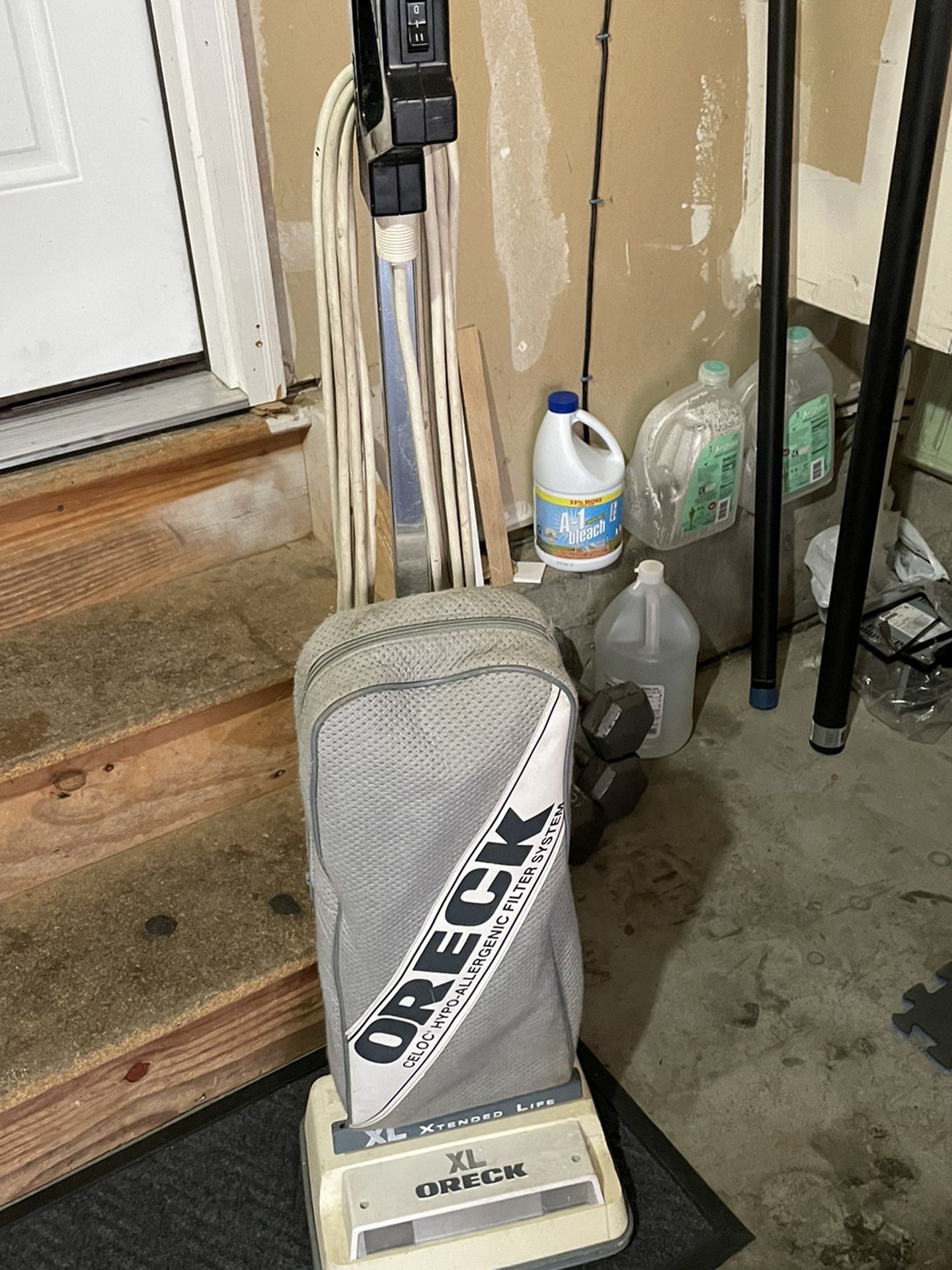 Excellent Condition, 2 Speed Oreck Vacuum Cleaner For