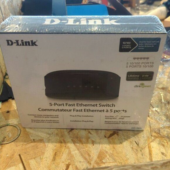 D Link 5 port Fast Ethernet Switch - NWT 
