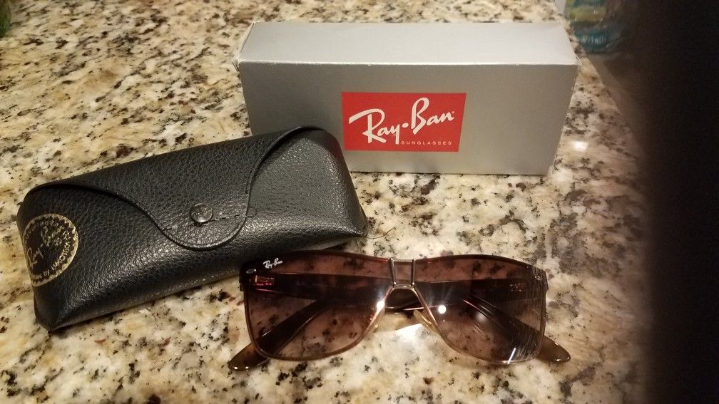 Ray Ban sunglasses with box and case