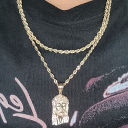 10k Gold Ropes And Pendant
