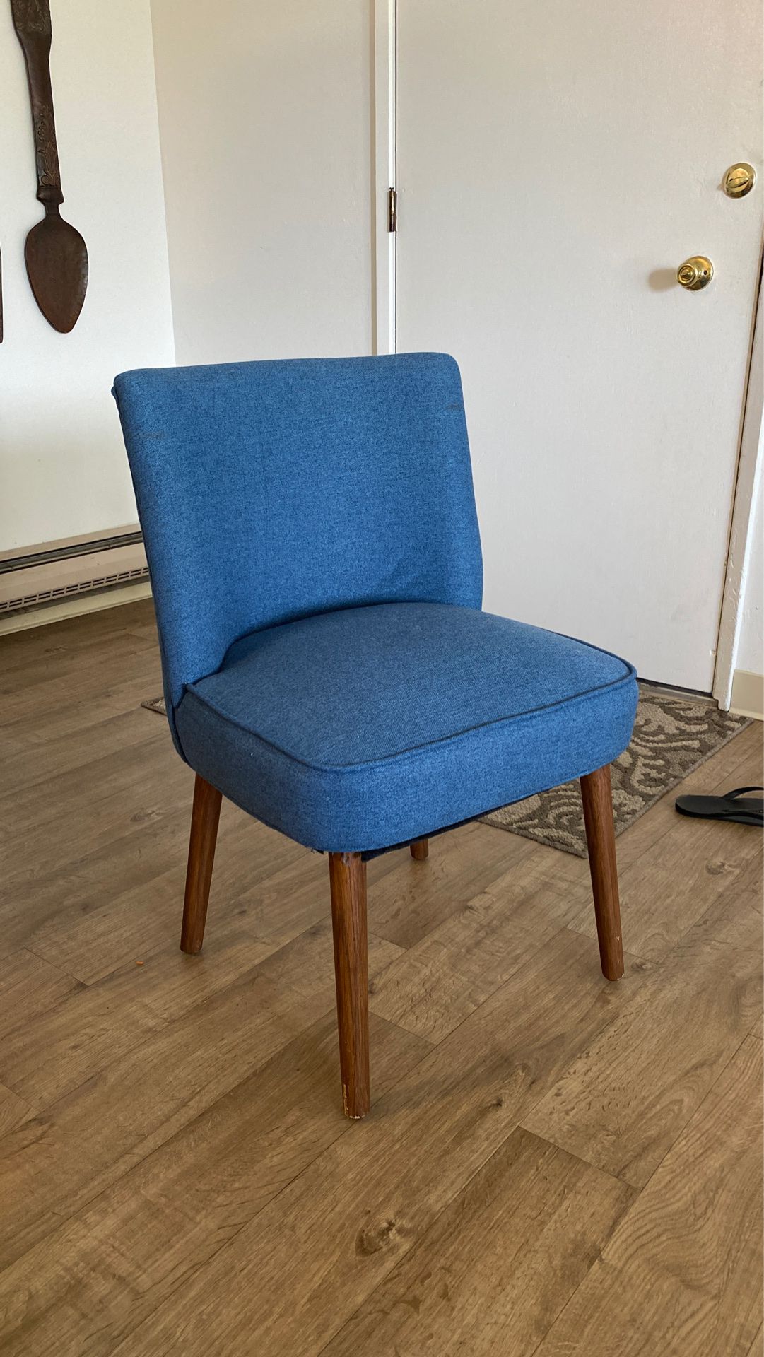 Free Retro cushioned chair