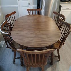 Kitchen / Dining Room Table And 6 Chairs