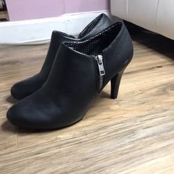 Women’s Black Boots Heels Size 7