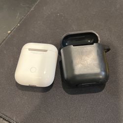 AirPods 2 Charging Case Only (No Airpods)