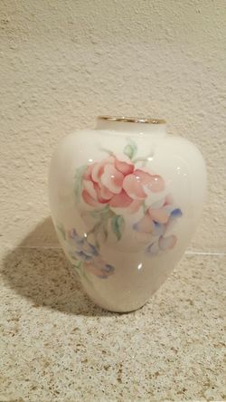 Lenox Decorated 24k Gold Trim Vase made in usa