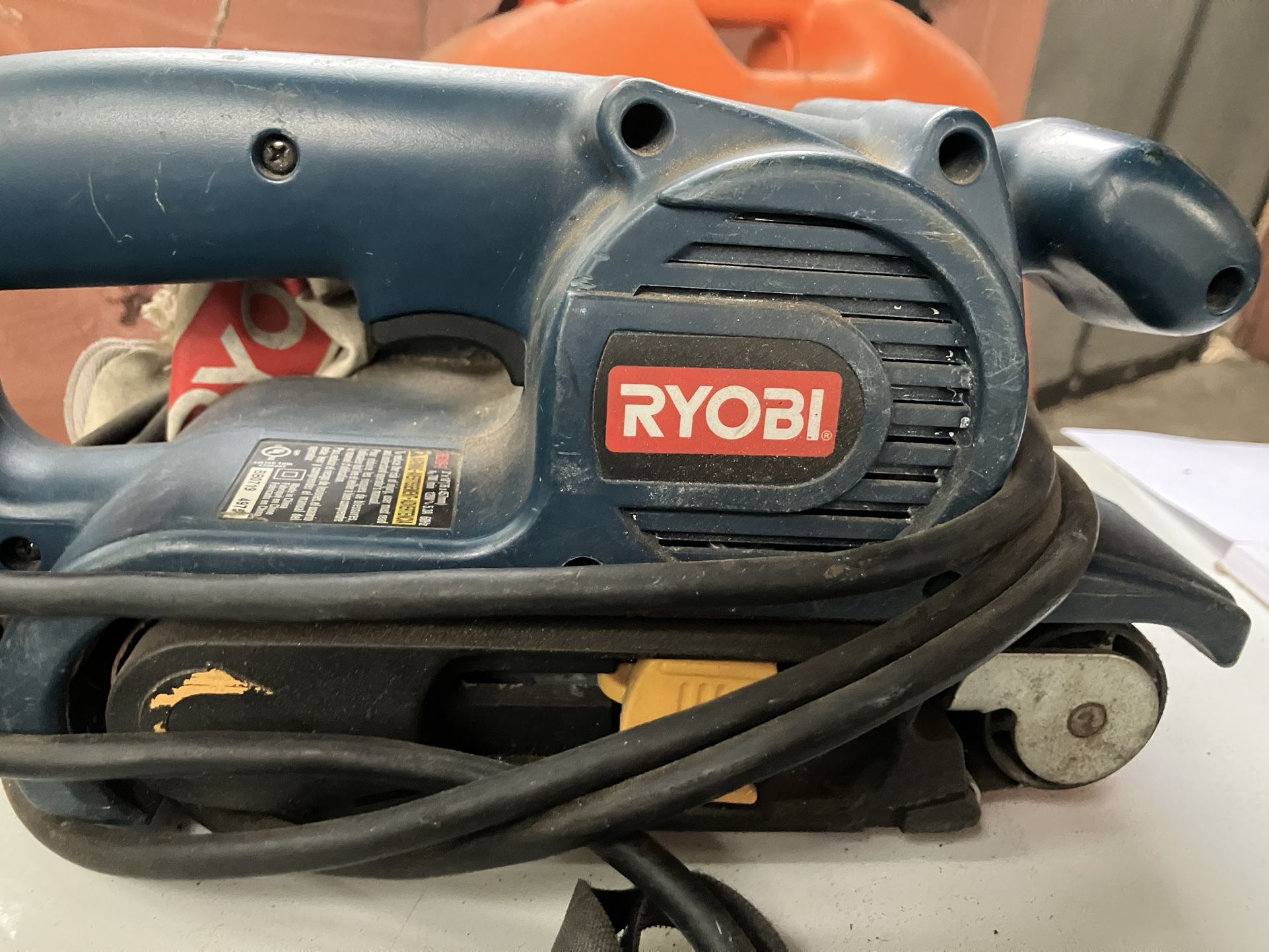 RYOBI PORTABLE BELT SANDER