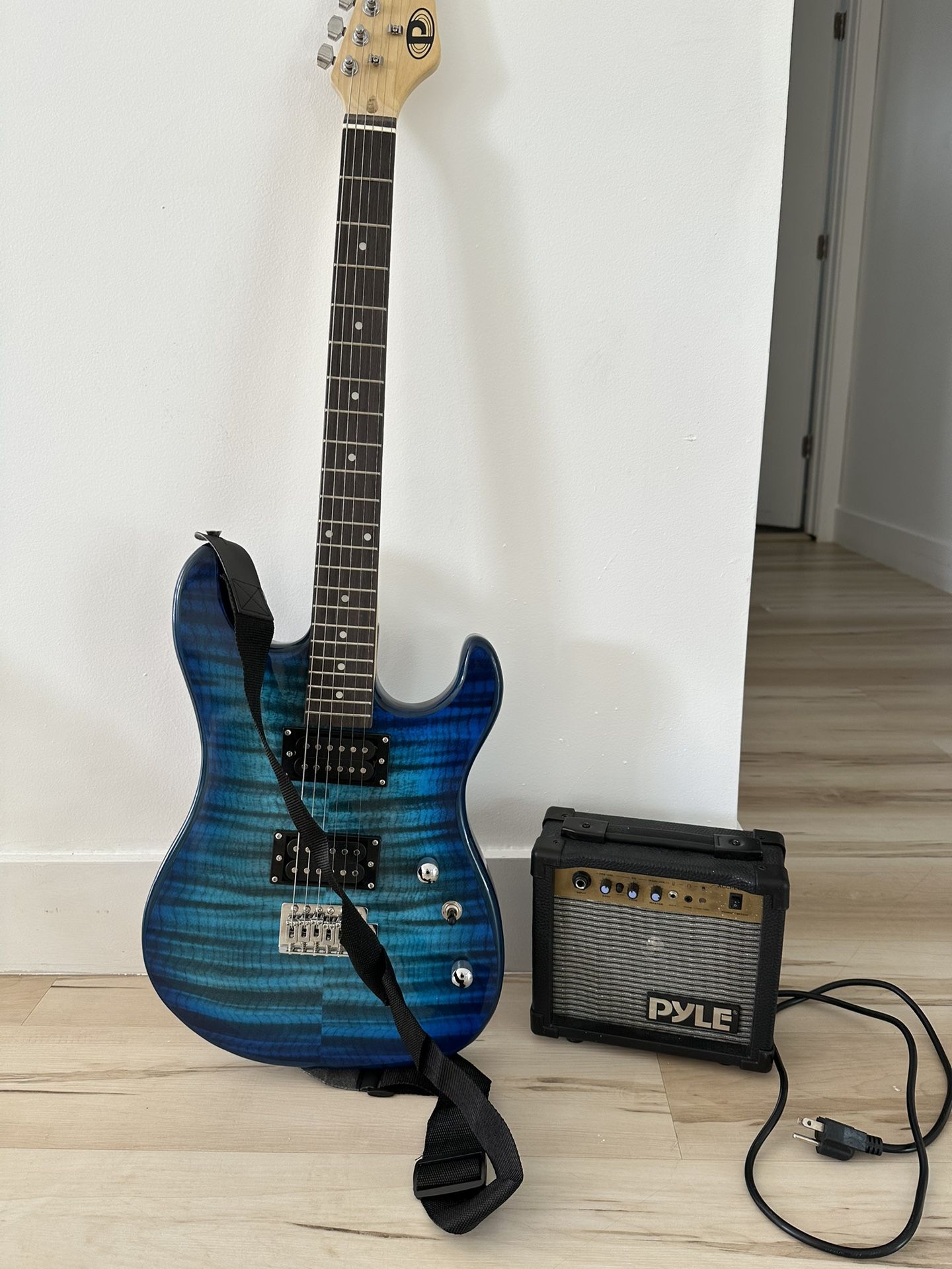 MUSTAR Electric Guitar Kit with 25W Amplifier, 39 Inch Full Size Solid Wood Electric Guitar Beginner Kits, Gig Bag, Tuner, Capo, Strap, Cable, Picks,