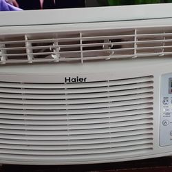 HAIER ENERGY STAR 6,000 BTU WINDOW AIR CONDITIONER EXCELLENT WORKING CONDITION CLEAN TOO CLICK ON THE PICTURE YOU WILL GET FULL PICTURE 