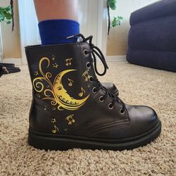 Black Boots With Moon 9W