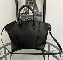 Black Leather Louis Vuitton crossbody
