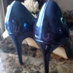 BLUE HEELS, SIZE 9. BRAND IS Red Cherry. 