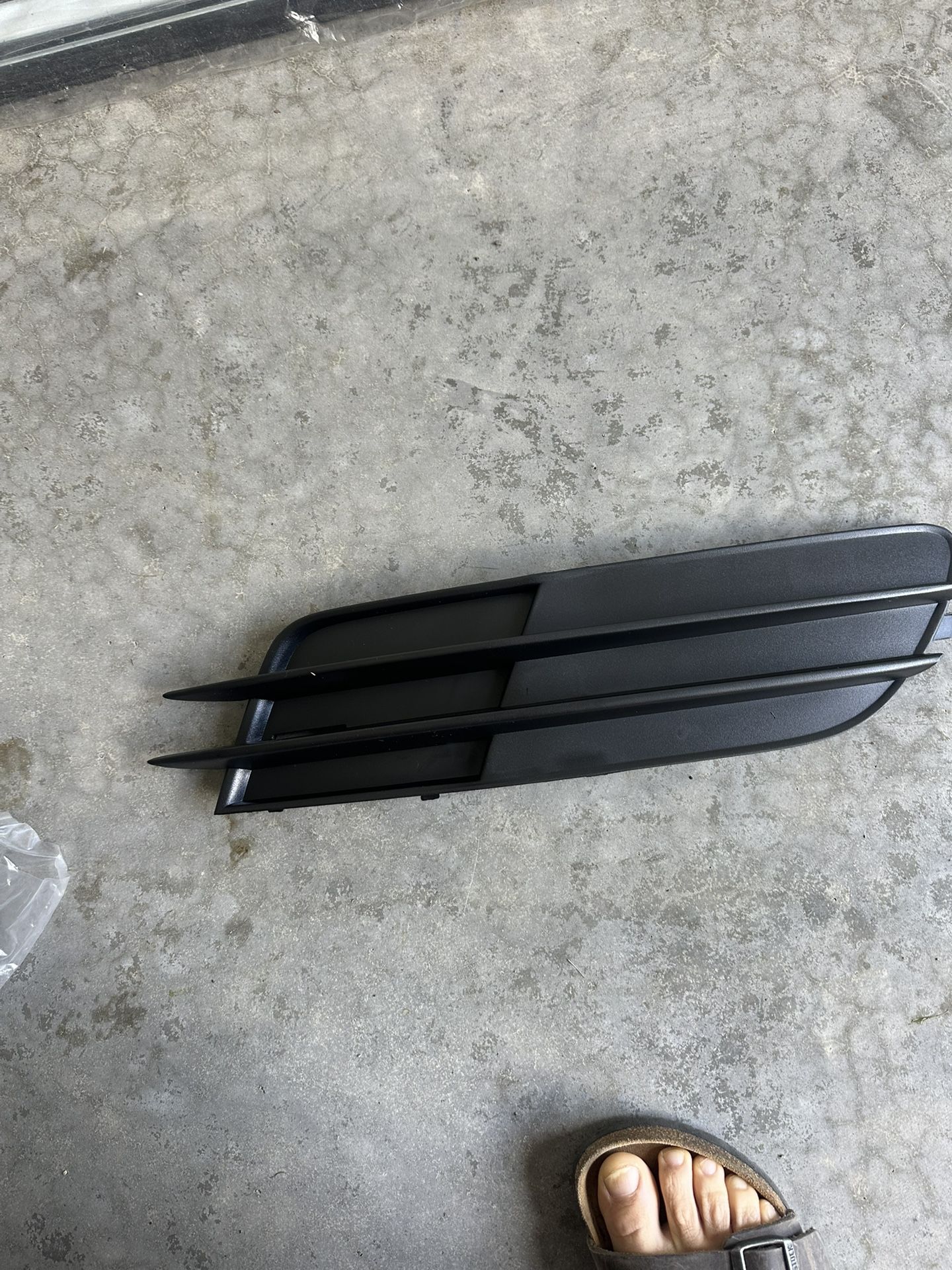 Audi A6 front bumper lower Grill right side