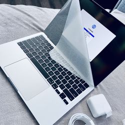 Apple MacBook Air 13-inch, M4 Chip! 256GB SSD, 16GB Ram! Brand New!!!