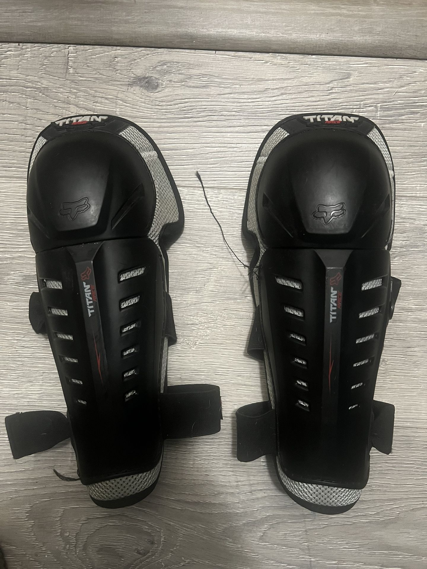 Titan Fox Knee Pads