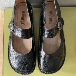 Alegria Paloma Women’s Black Leather Embossed Rose Comfort Mary Jane Clog