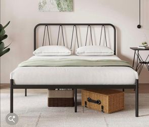 METAL BED FRAME WITH HEADBOARD! NEW! 2 LEFT
QUEEN-NOVILLA
CAMA D METAL CON ESPALDAR!
NUEVO! QUEDAN 2