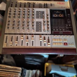 Akai MG614
