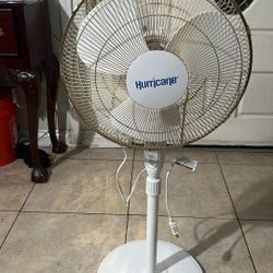 Hurricane 16, Supreme Oscillang Stand White HGC736545