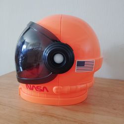 Astronaut helmet used in Rauw Alejandro's video