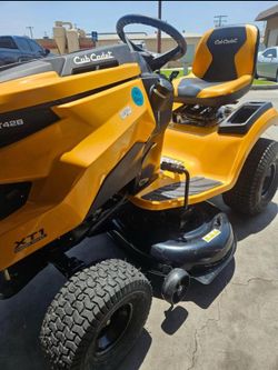Cub Cadet XT1 Enduro Series T42B Riding Mower