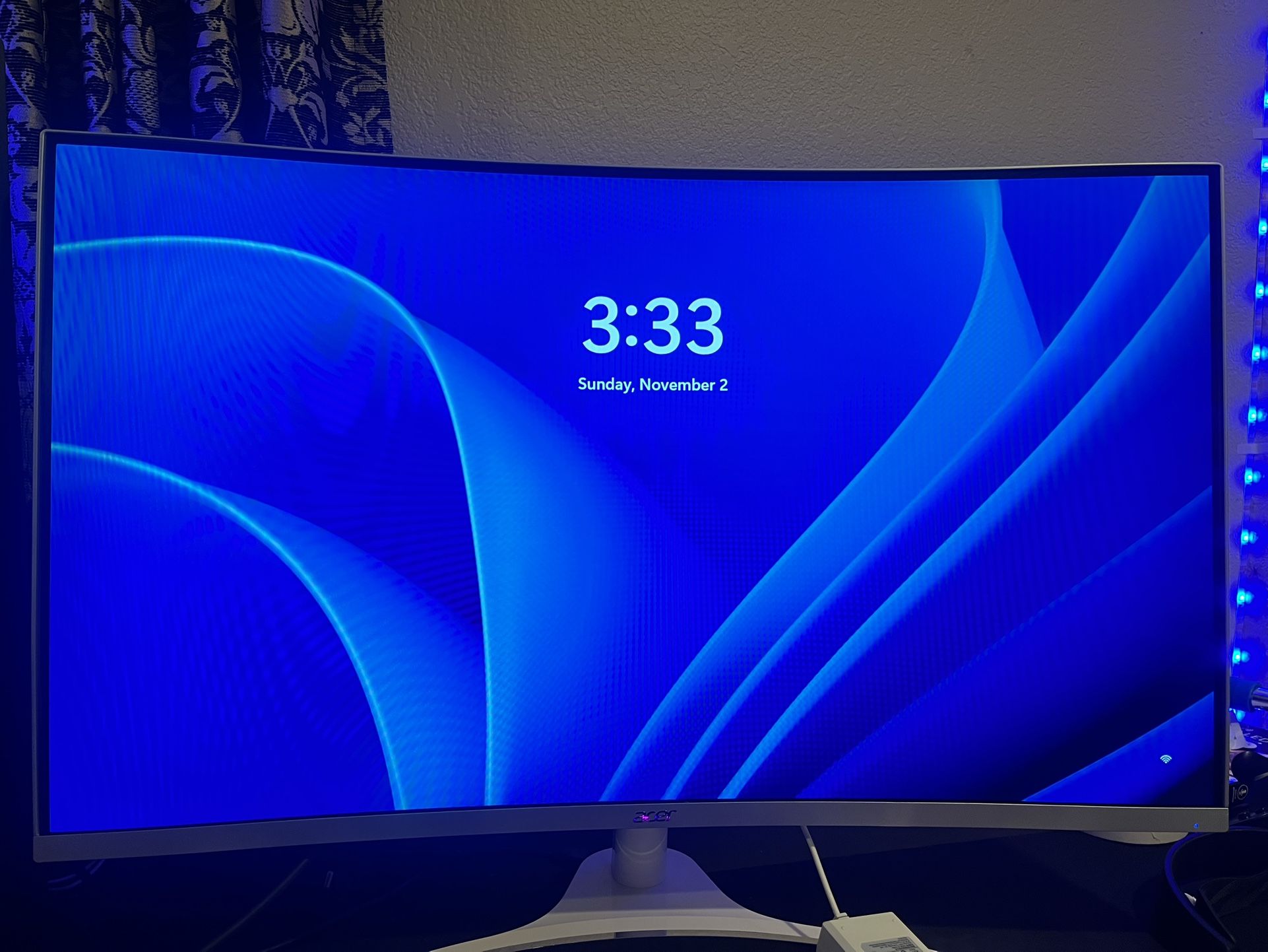 Acer 31.5” Curved Monitor (White) – Works Great + HDMI + Power Cable