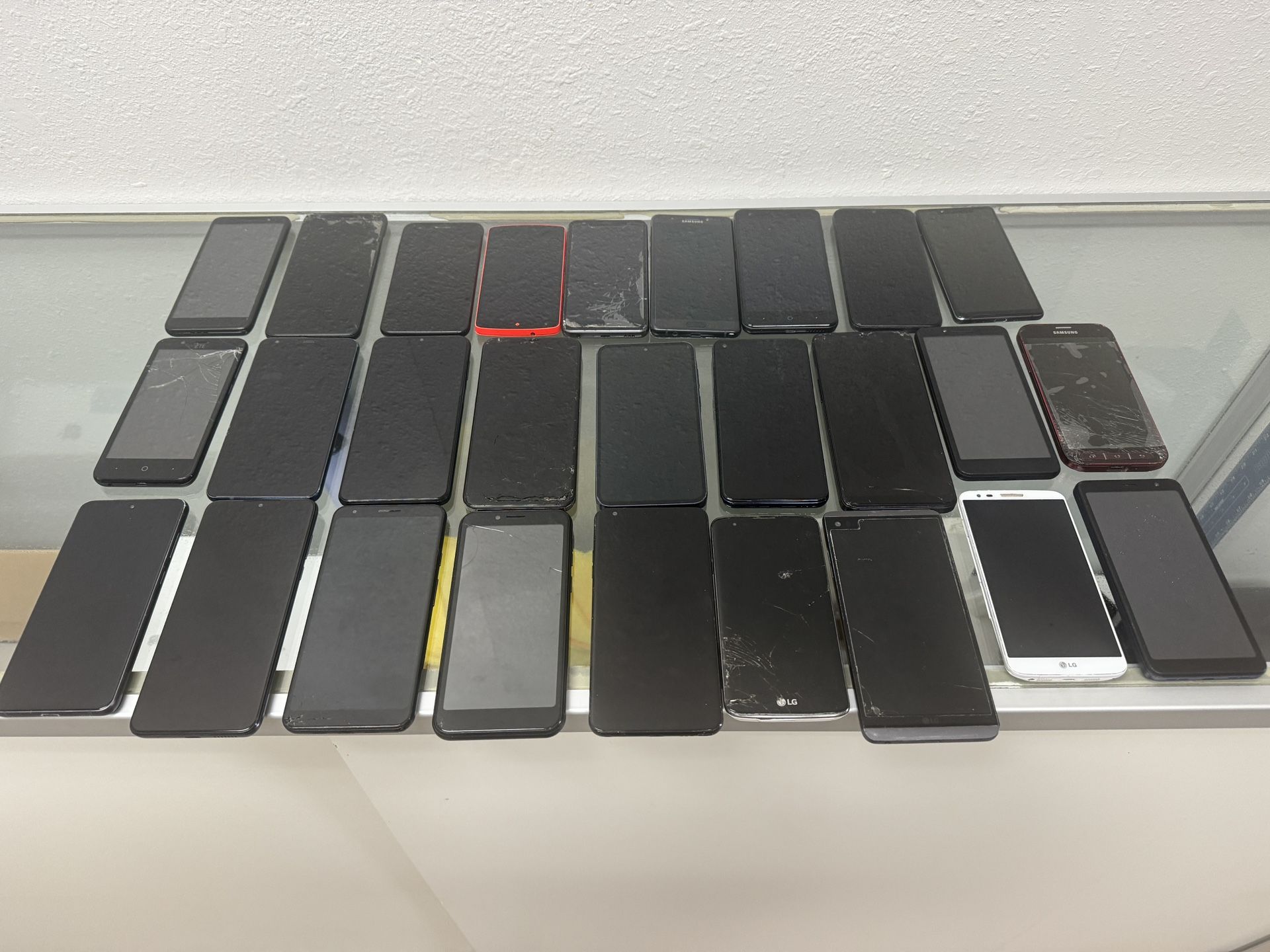 Cell Phones - Samsung / LG / Motorola / ZTE & More