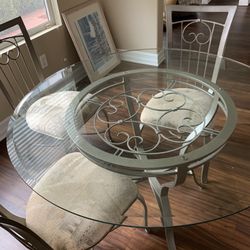 Beautiful Clear Top/Matte Gold Frame Dining Table