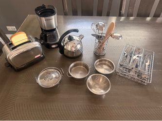 Play kitchen set