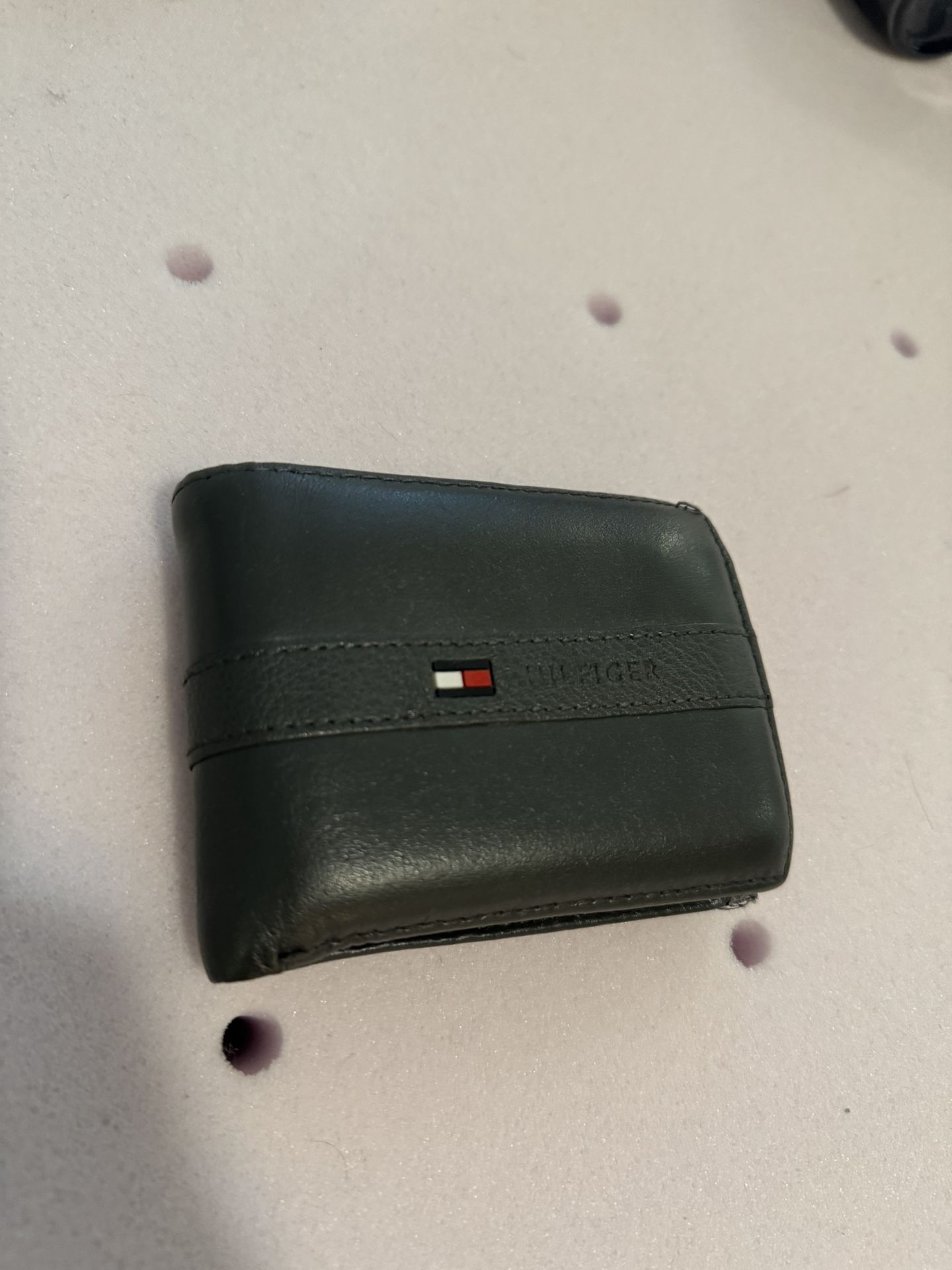 Tommy Hilfiger Leather Wallet