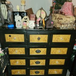 DRESSER