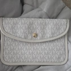White Michael Kors Women's Wristlet/Clutch