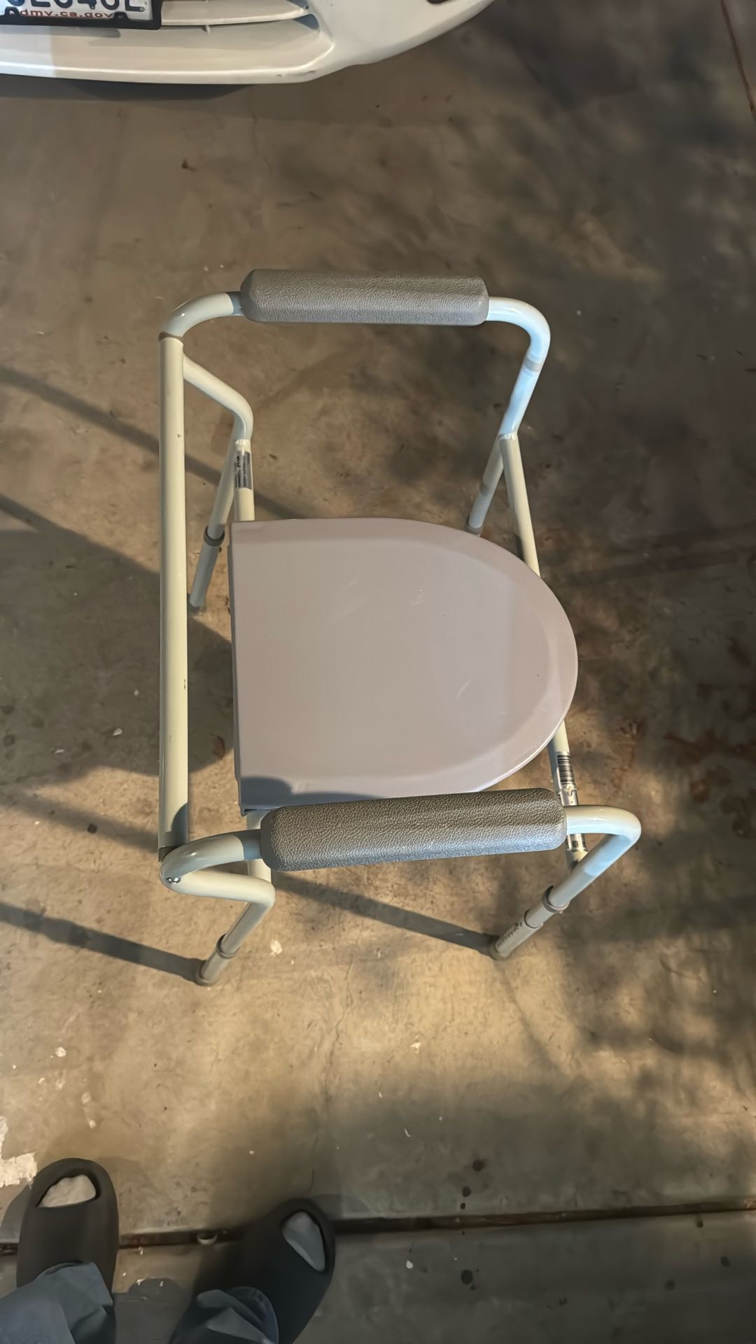 Commode chair