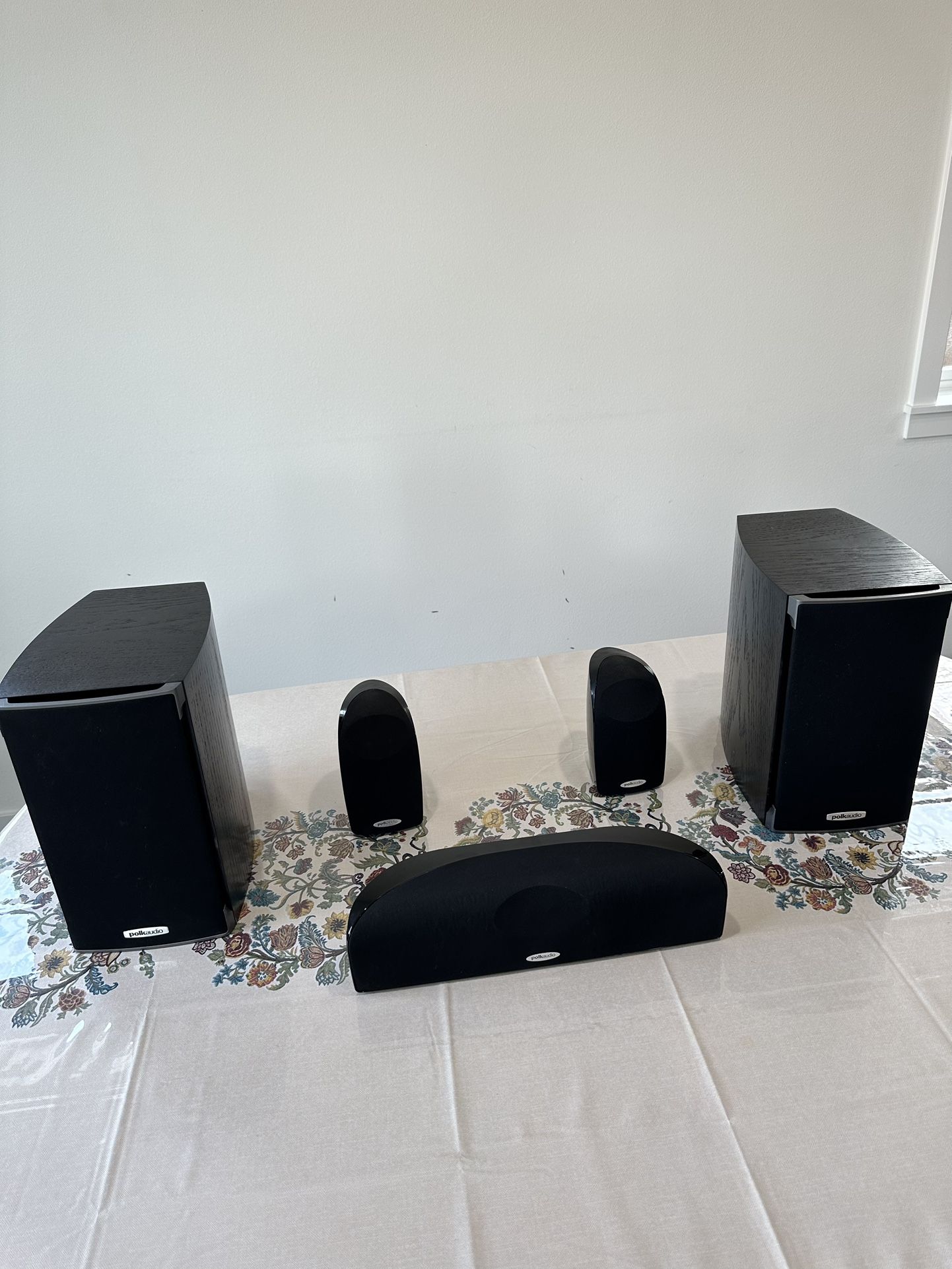 Polk Audio system (2 bookshelf speakers + 2 Satellite Speakers + 1 Center Speaker)