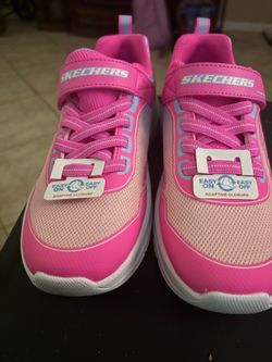 Tennis shoes