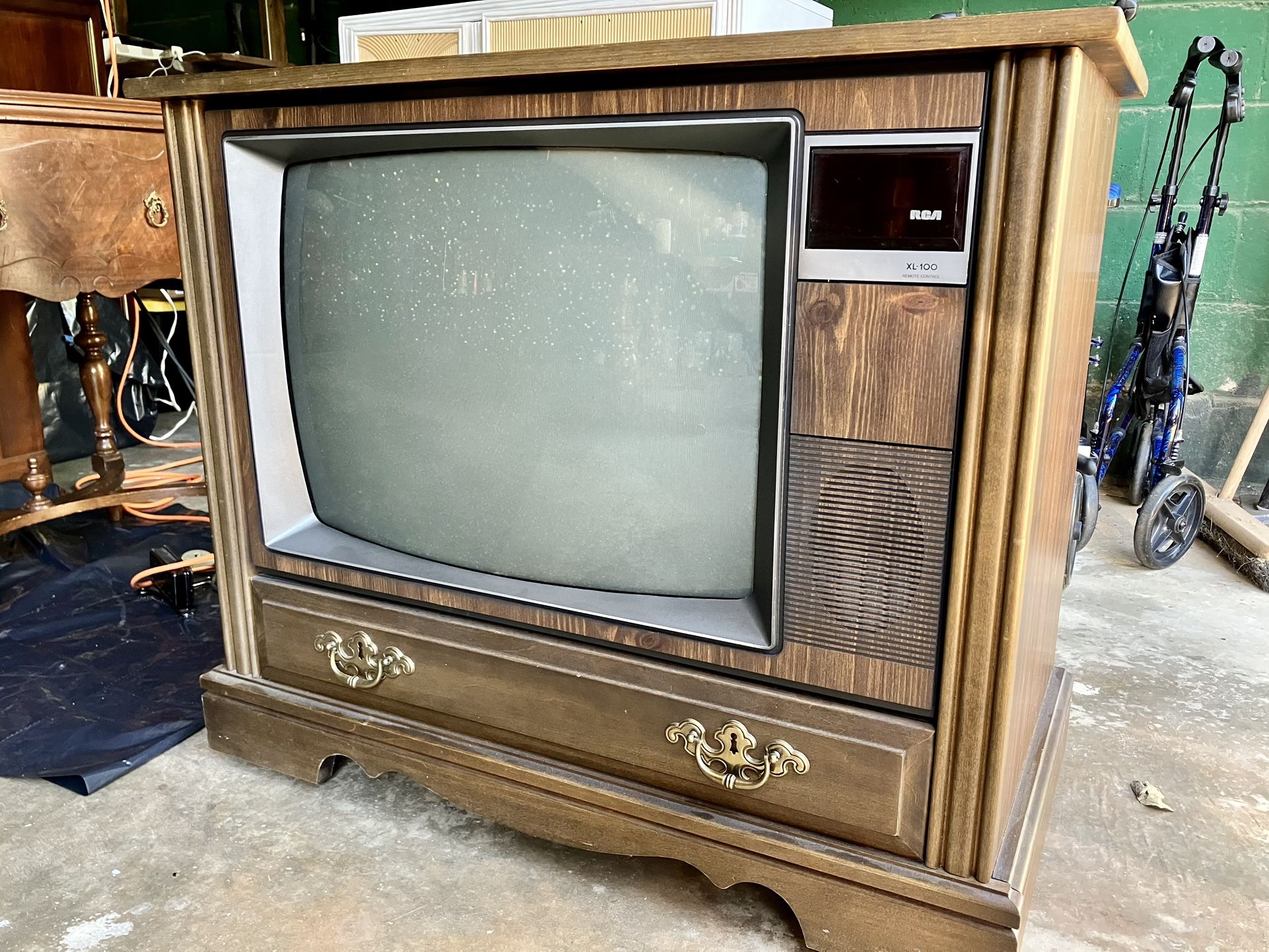 Working Vintage RCA TV