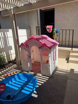 Kids Plastic Outdoor Playhouse Pink and White FREE