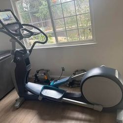 Gym Quality Precor Elliptical – EFX CrossRamp w/ P82 Touchscreen
