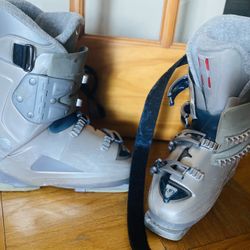Tecnica Rival X6 Women's Ski Boots - Size 304mm