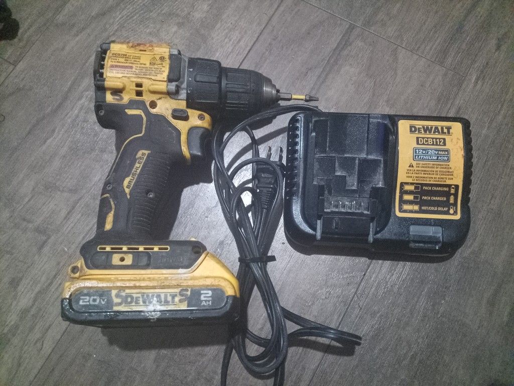 DeWalt 1/2" Cordless Drill Driver With Charger